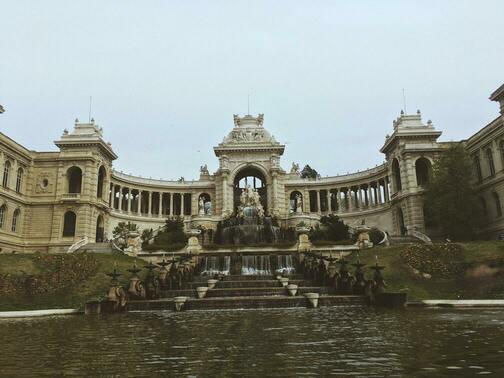 Giant mansion with huge fountain in Longchamp Park